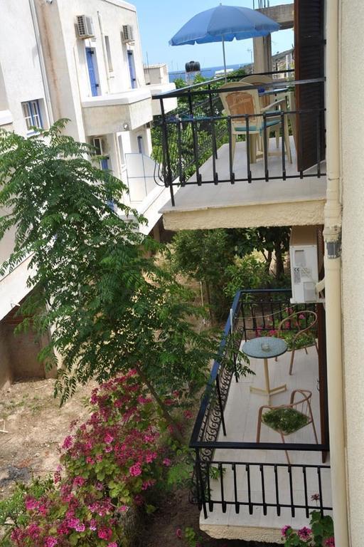 Artemis Rooms Agia Marina  Exterior foto