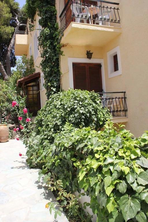 Artemis Rooms Agia Marina  Exterior foto
