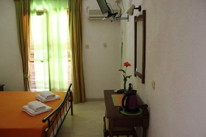 Artemis Rooms Agia Marina  Exterior foto