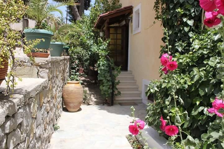 Artemis Rooms Agia Marina  Exterior foto
